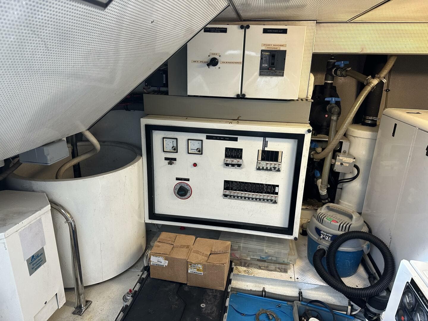 2004 Cheoy Lee — photo 37