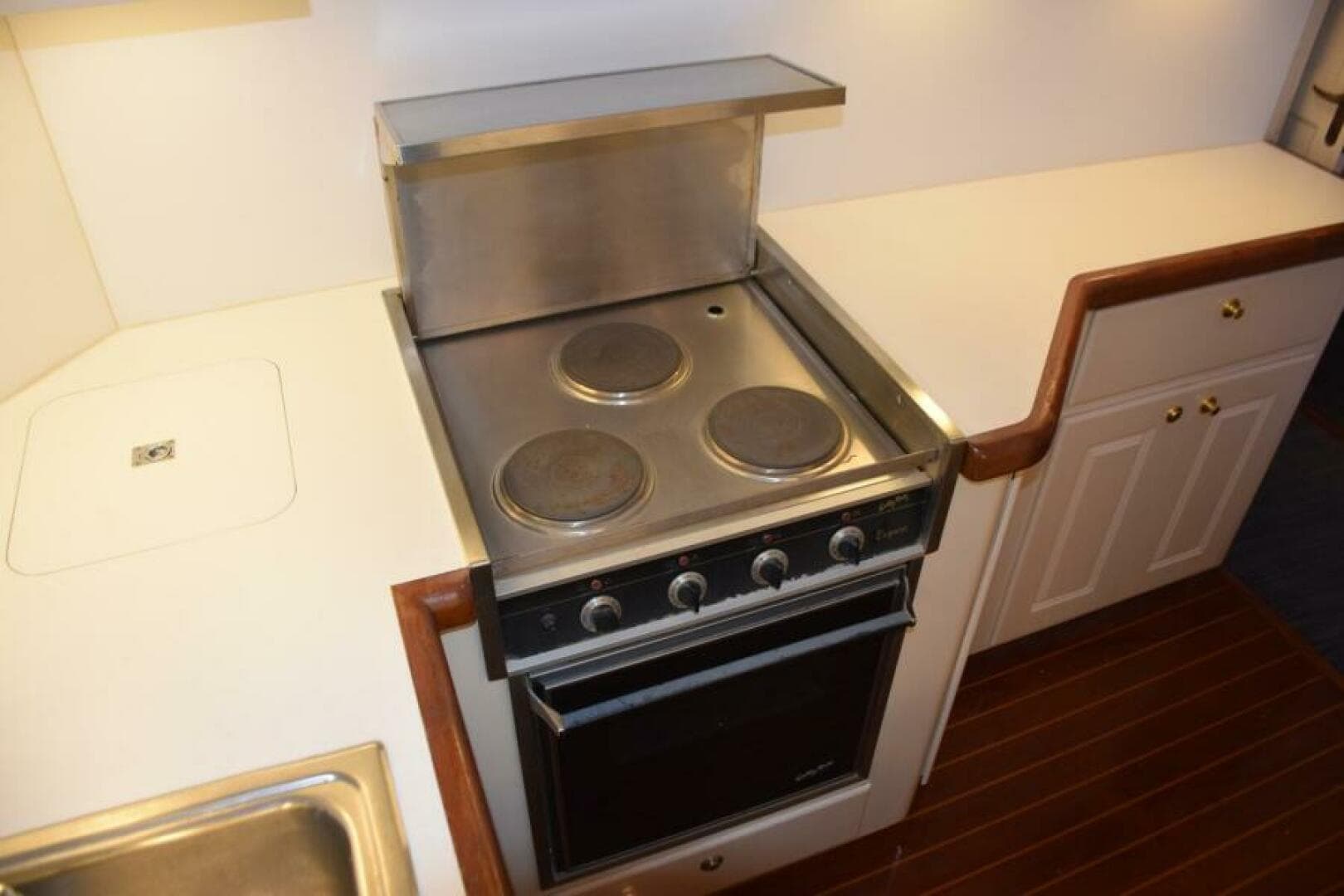 1990 Sunny Briggs Flybridge Sportfish — photo 13