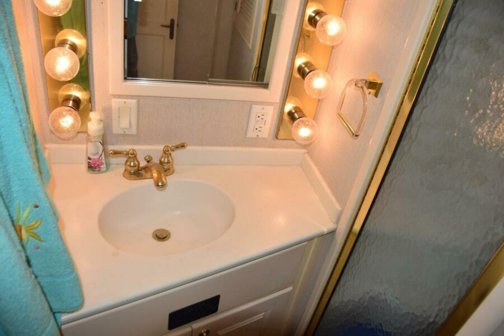 1990 Sunny Briggs Flybridge Sportfish — photo 21