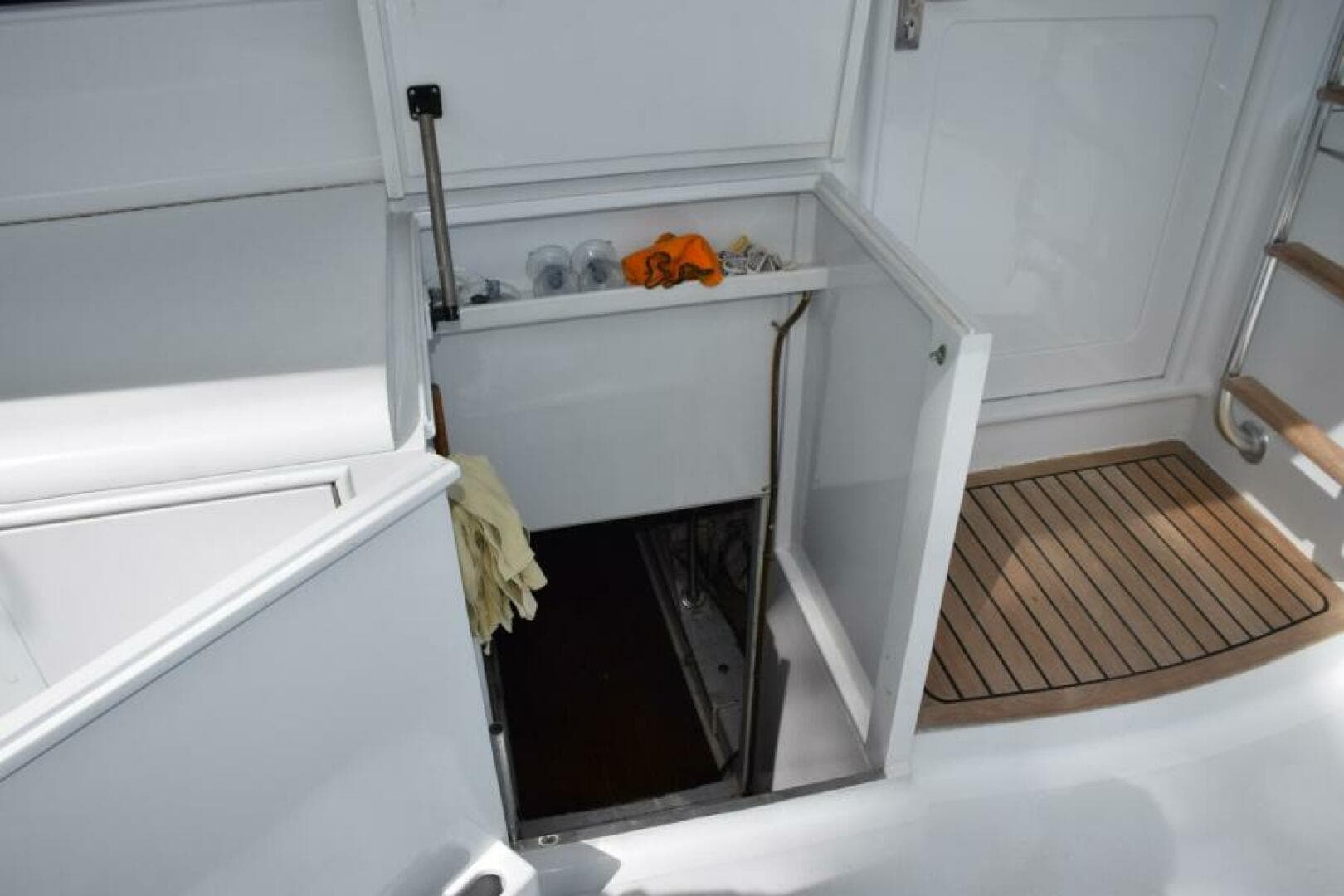 1990 Sunny Briggs Flybridge Sportfish — photo 42