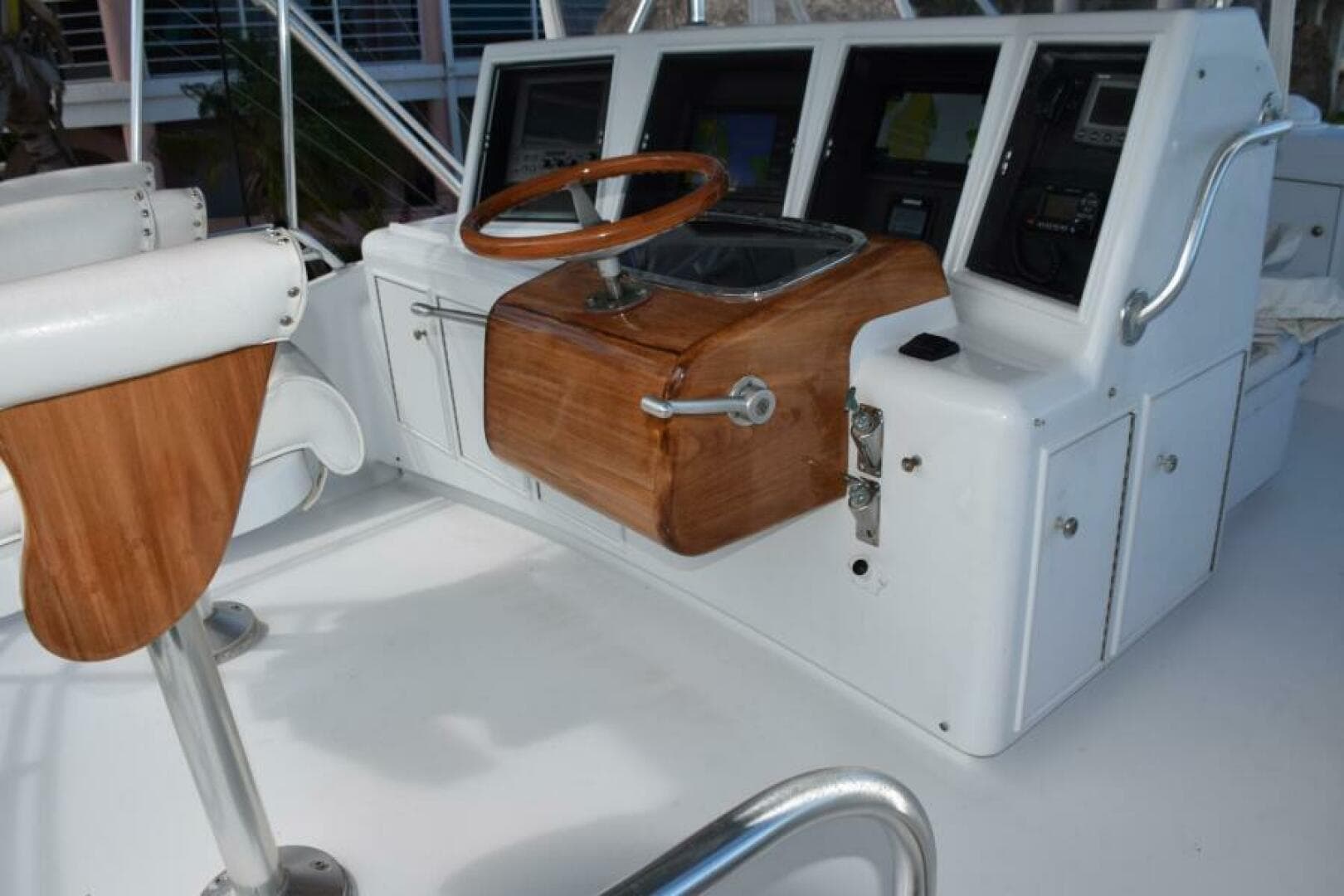 1990 Sunny Briggs Flybridge Sportfish — photo 40