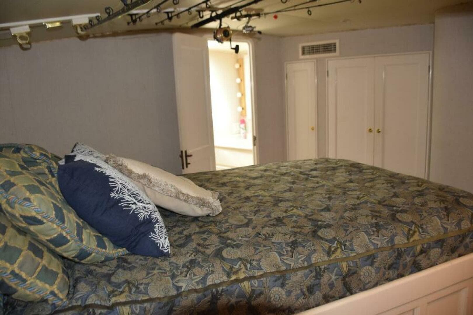 1990 Sunny Briggs Flybridge Sportfish — photo 17