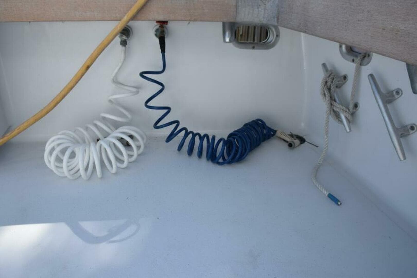 1990 Sunny Briggs Flybridge Sportfish — photo 32