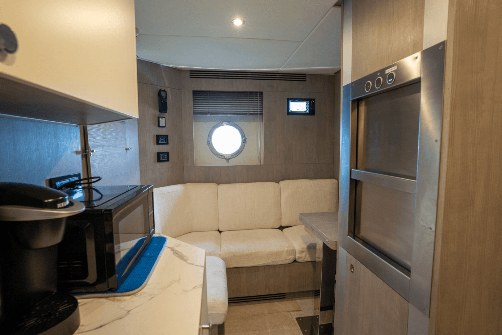 2022 Azimut S10 — photo 61