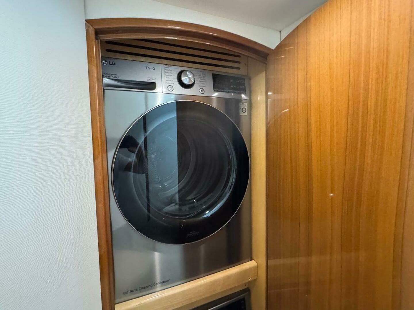 2007 Viking 52 Convertible — photo 26