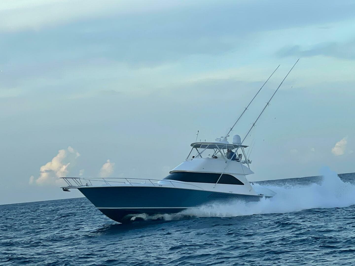 2007 Viking 52 Convertible — photo 3