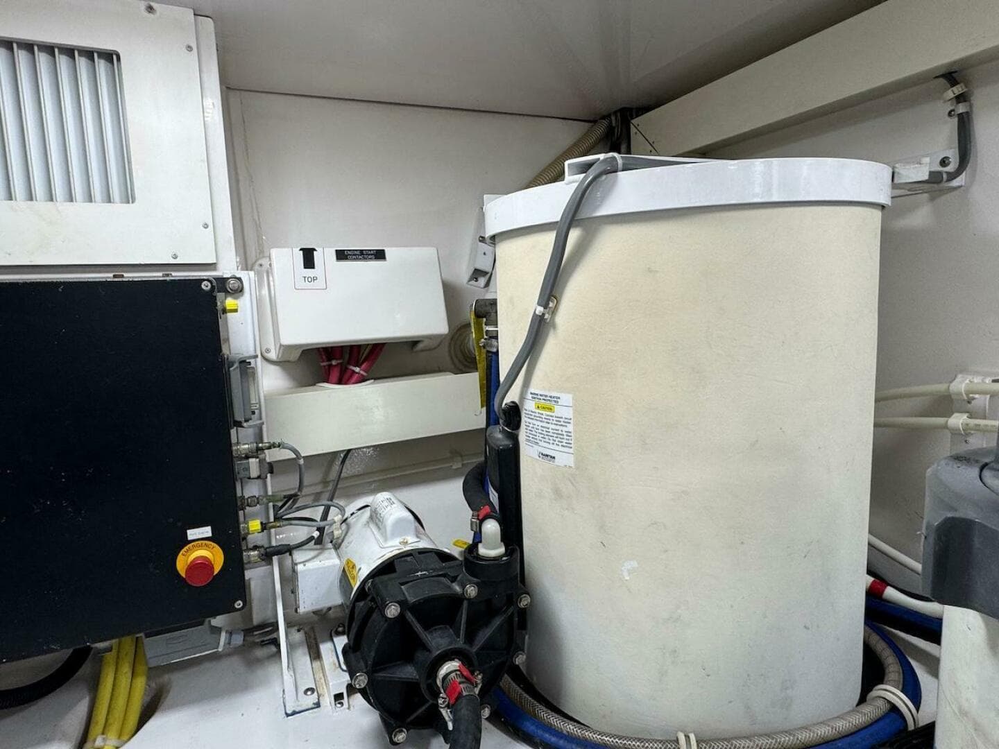 2007 Viking 52 Convertible — photo 50