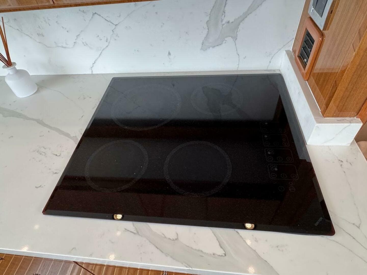 2007 Viking 52 Convertible — photo 11