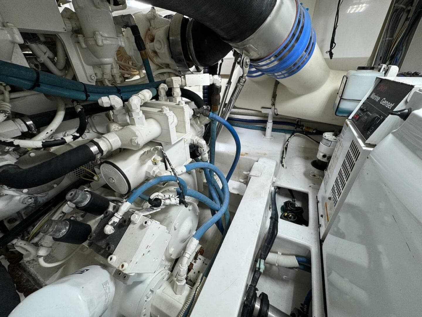 2007 Viking 52 Convertible — photo 40