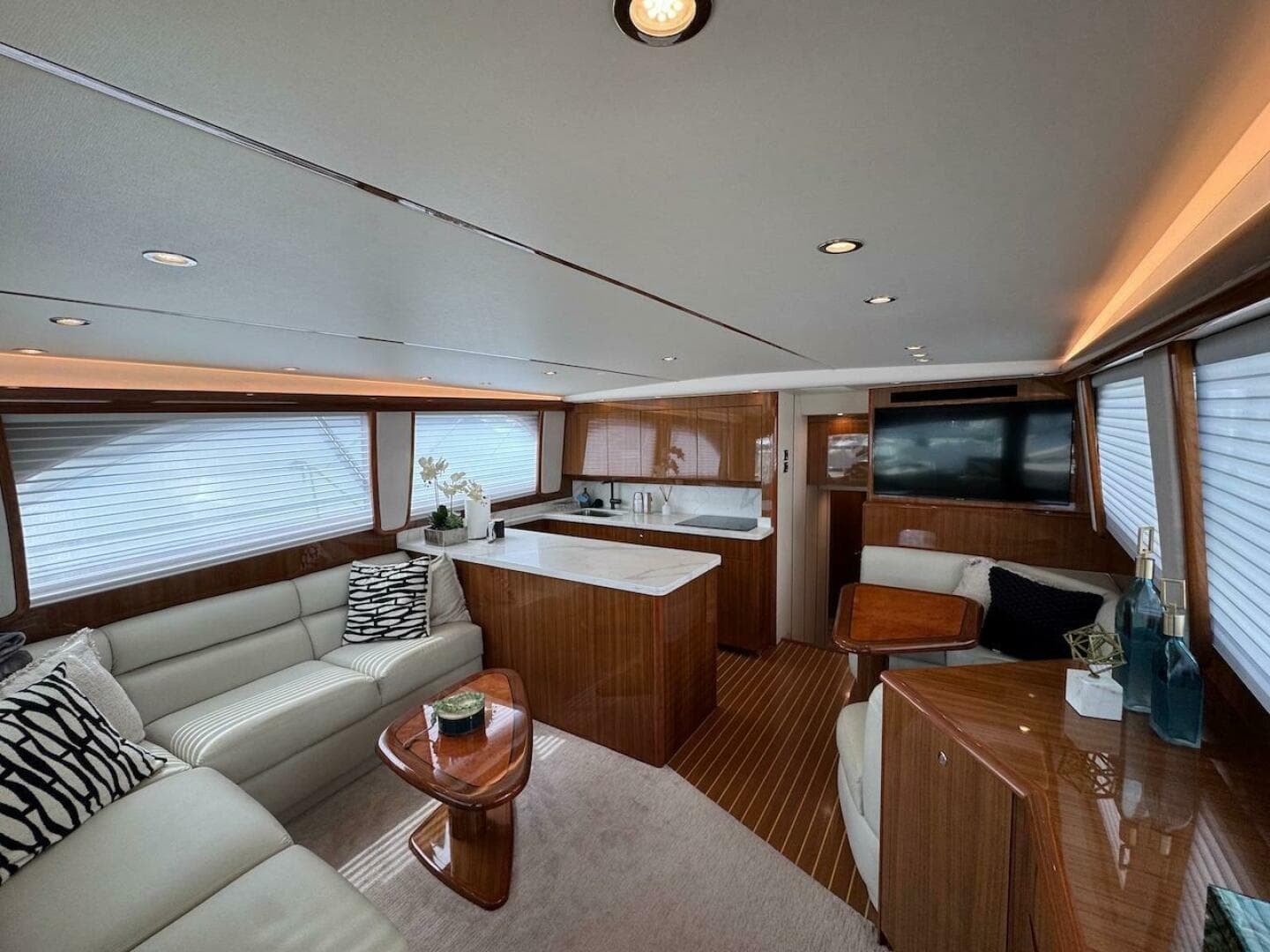 2007 Viking 52 Convertible — photo 6