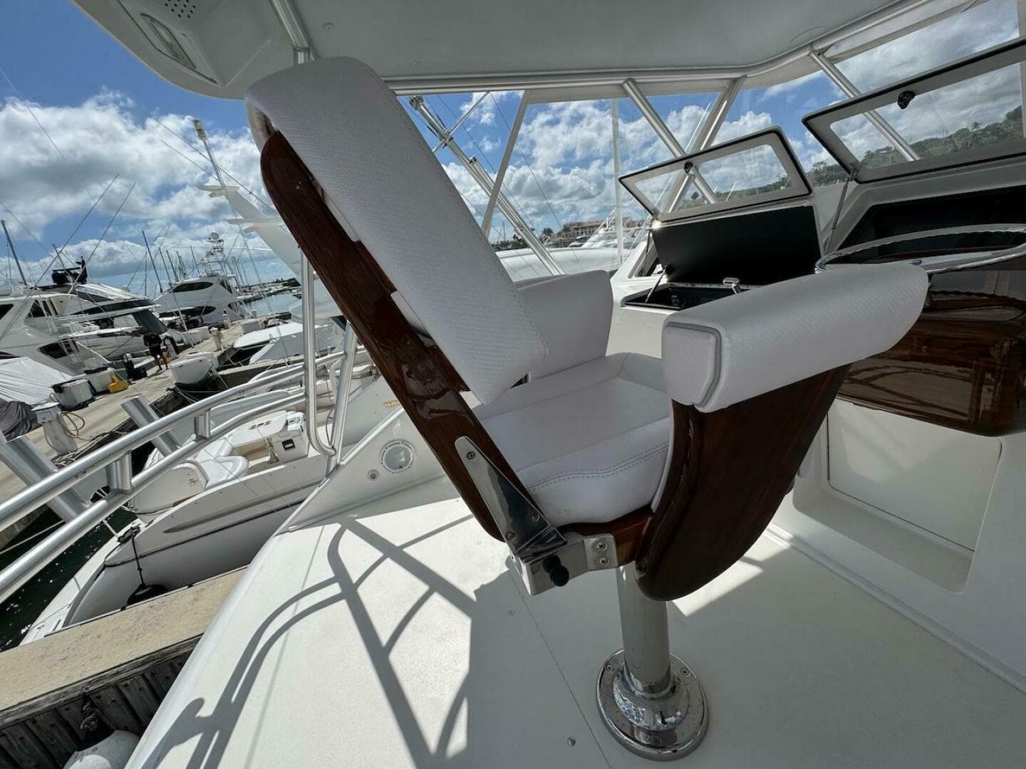 2007 Viking 52 Convertible — photo 32