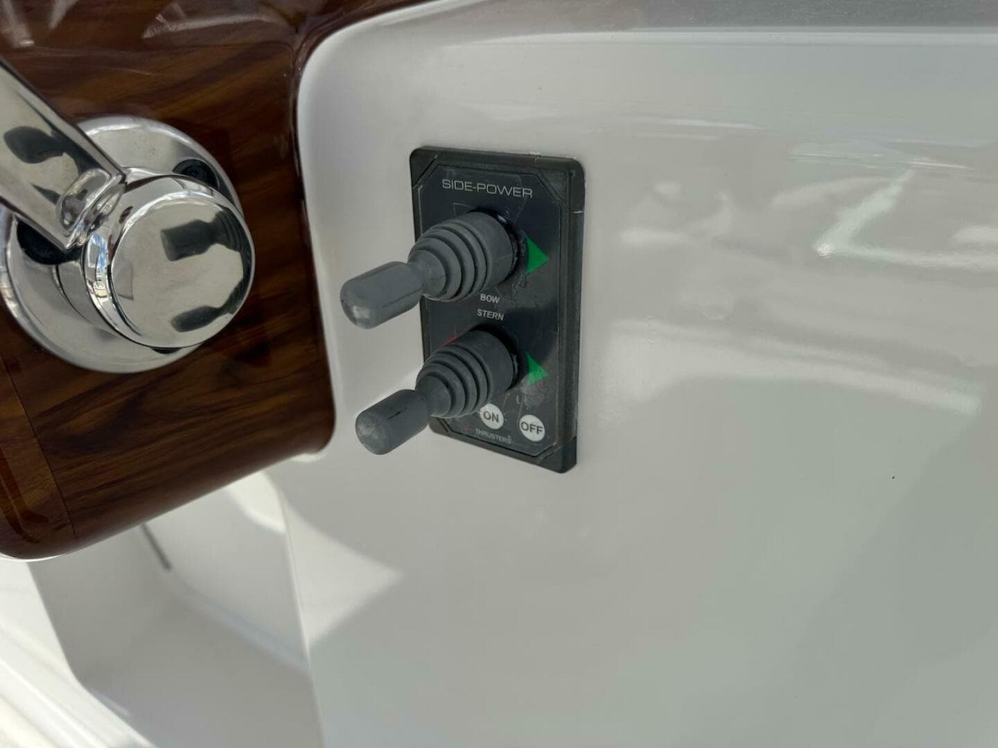 2007 Viking 52 Convertible — photo 33