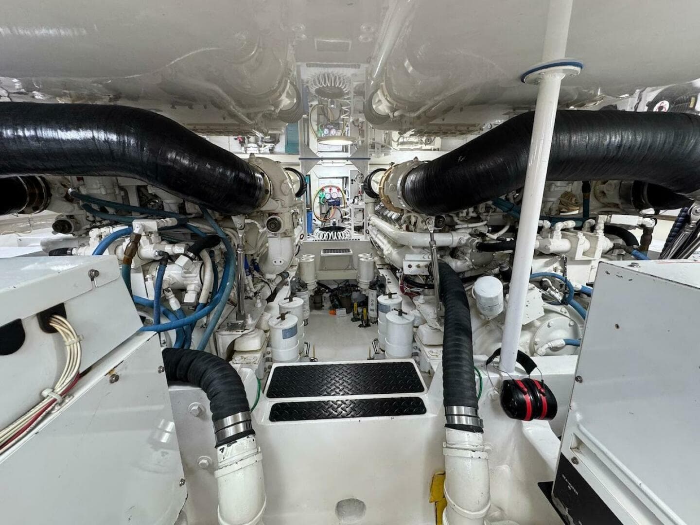 2007 Viking 52 Convertible — photo 37