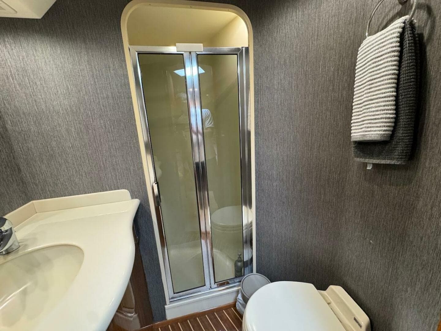 2007 Viking 52 Convertible — photo 19