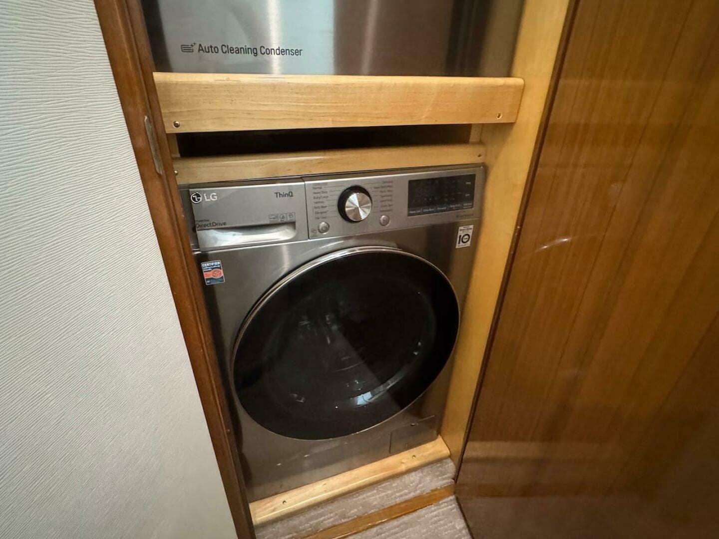 2007 Viking 52 Convertible — photo 27