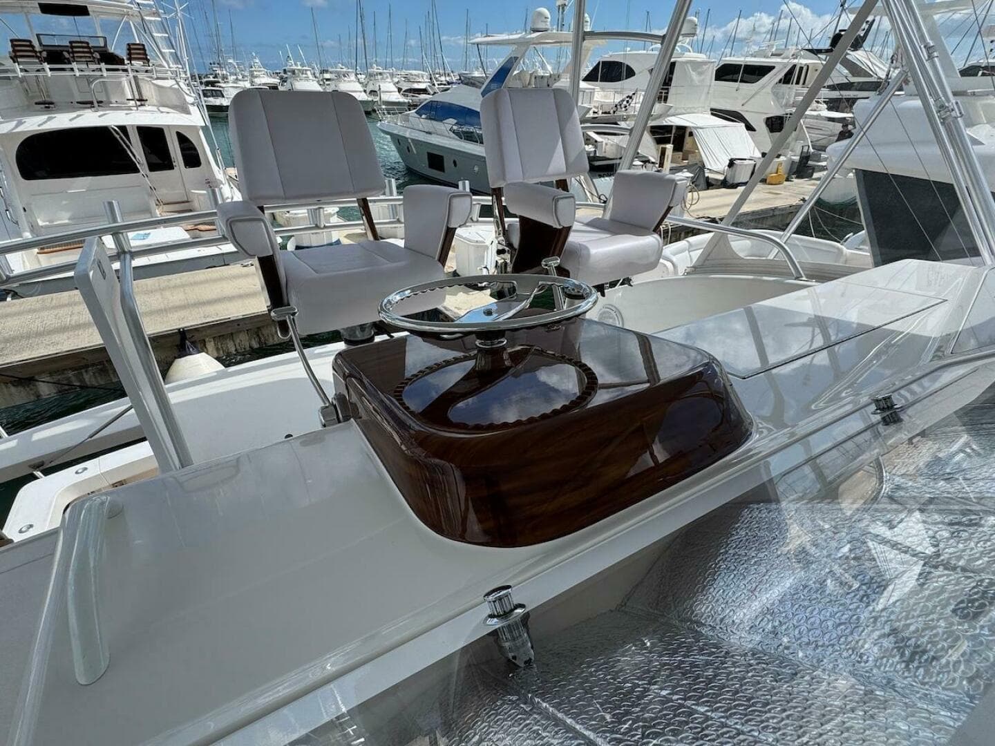 2007 Viking 52 Convertible — photo 35