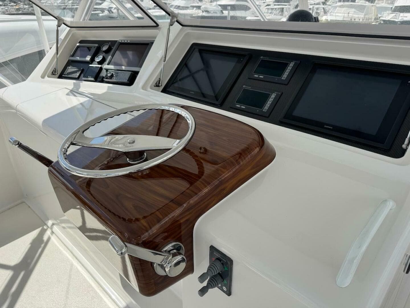 2007 Viking 52 Convertible — photo 30