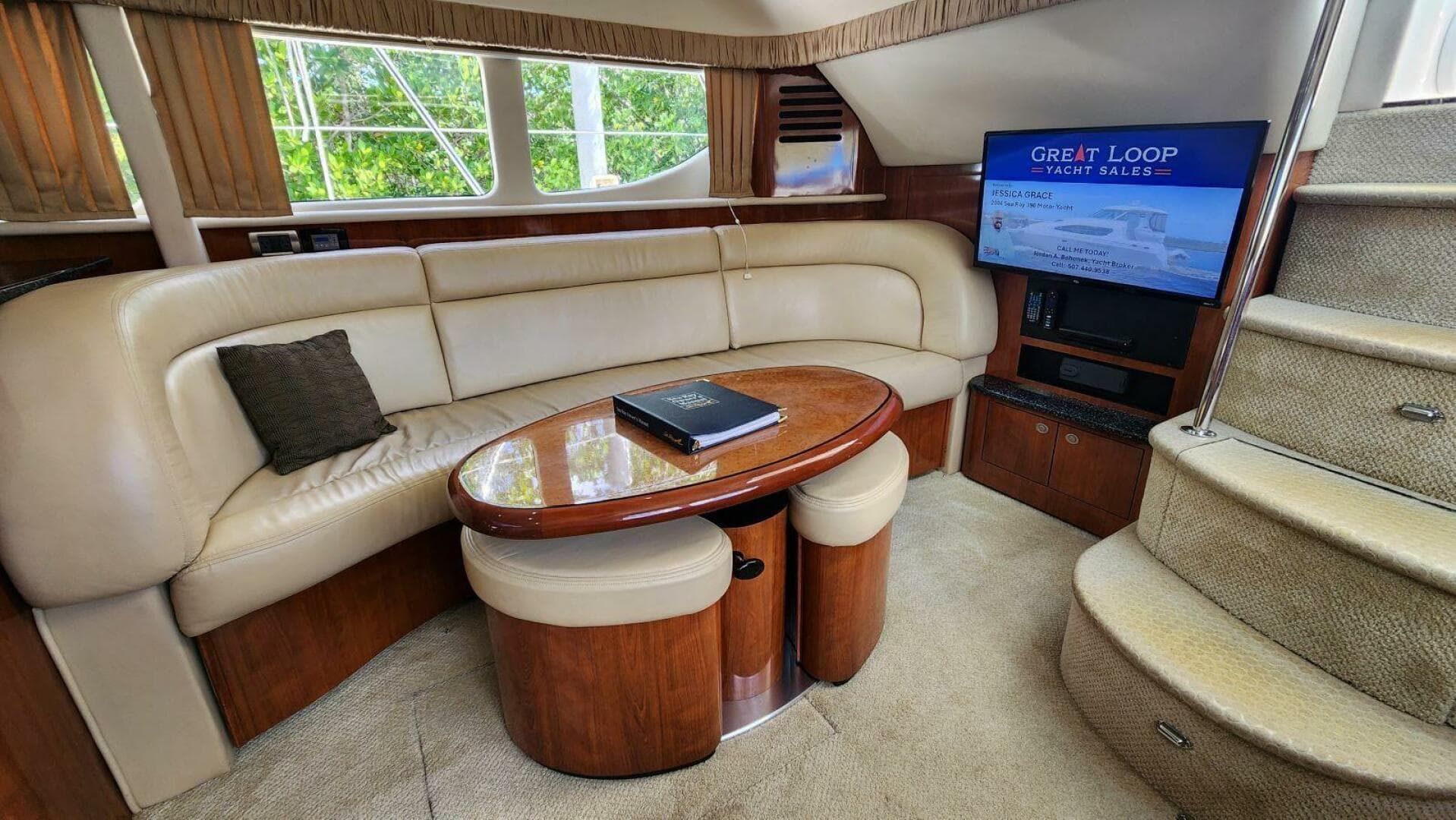 2004 Sea Ray 390 — photo 32