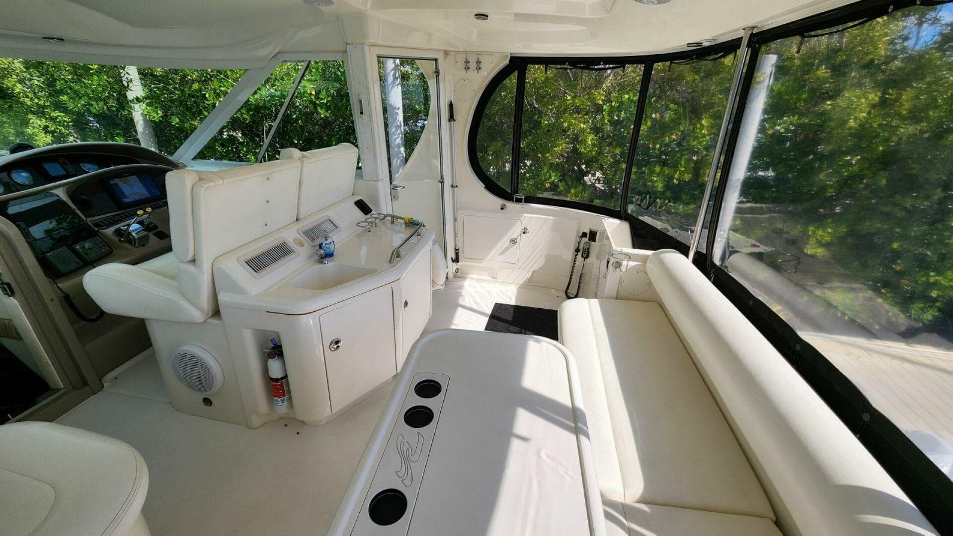 2004 Sea Ray 390 — photo 10