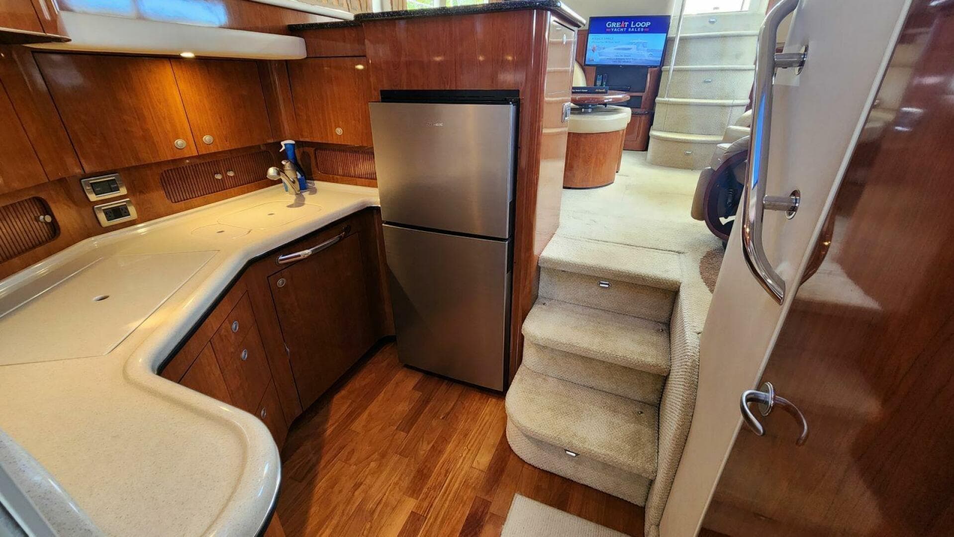2004 Sea Ray 390 — photo 39