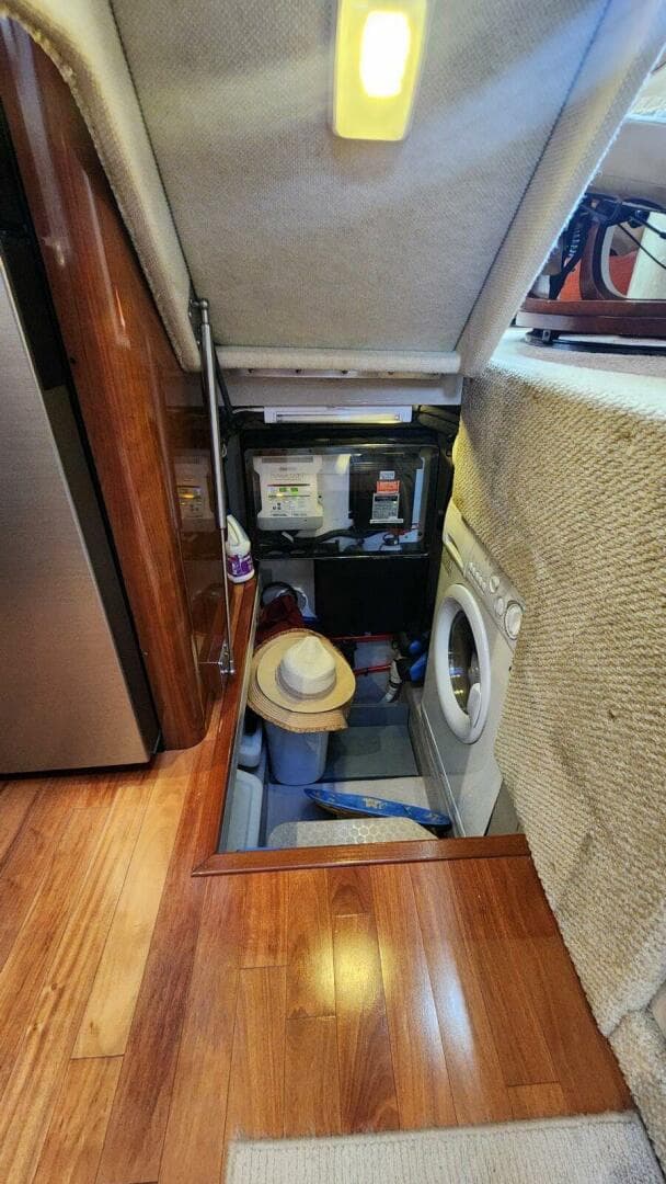 2004 Sea Ray 390 — photo 50