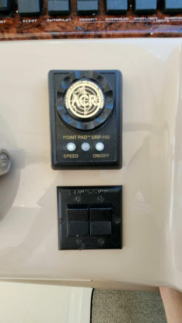 2004 Sea Ray 390 — photo 15