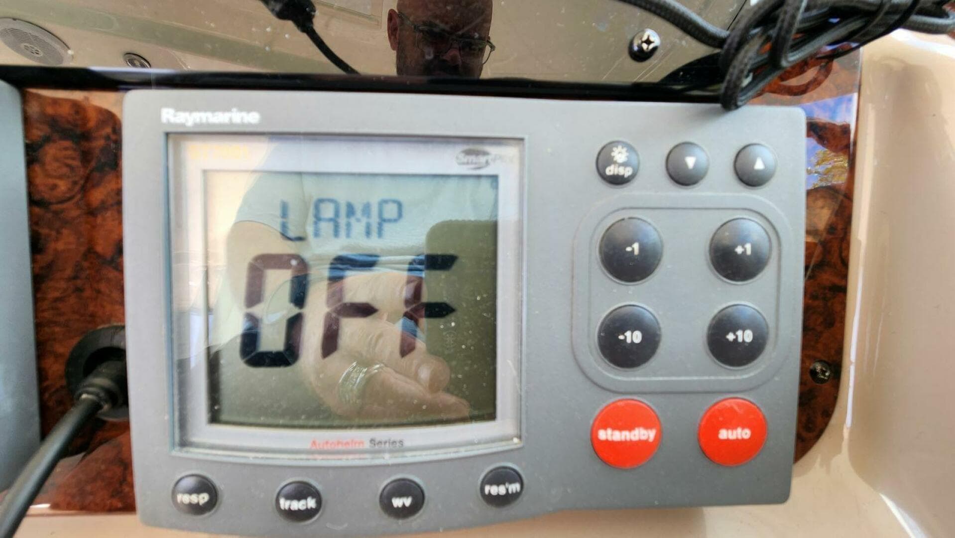 2004 Sea Ray 390 — photo 24