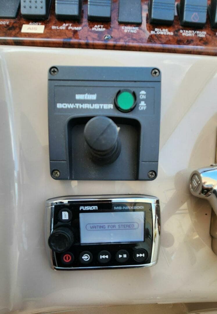 2004 Sea Ray 390 — photo 14