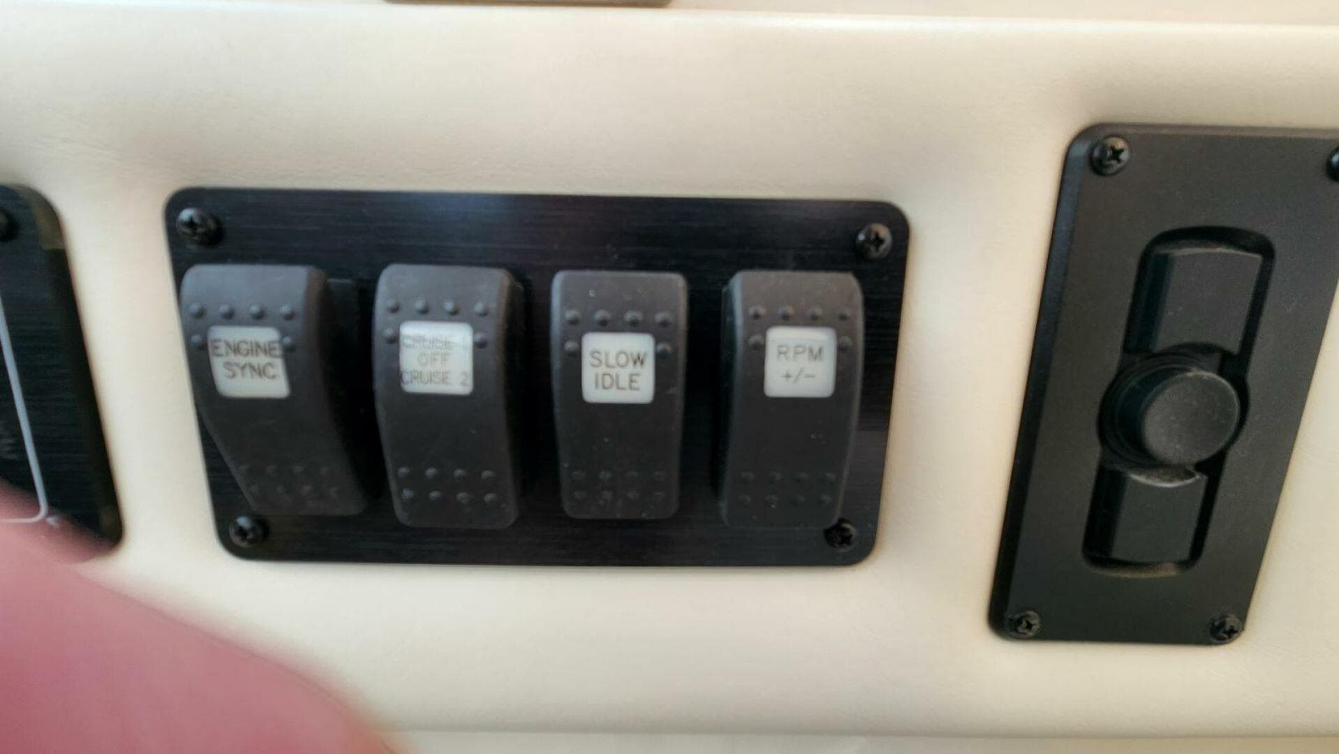 2004 Sea Ray 390 — photo 16