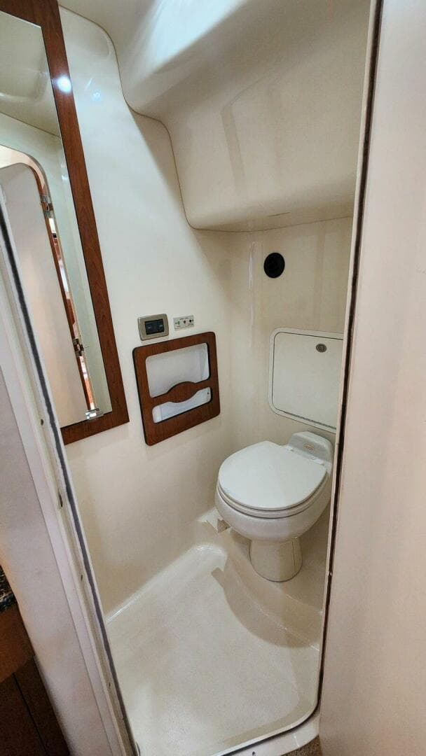 2004 Sea Ray 390 — photo 58