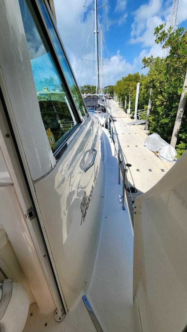 2004 Sea Ray 390 — photo 11