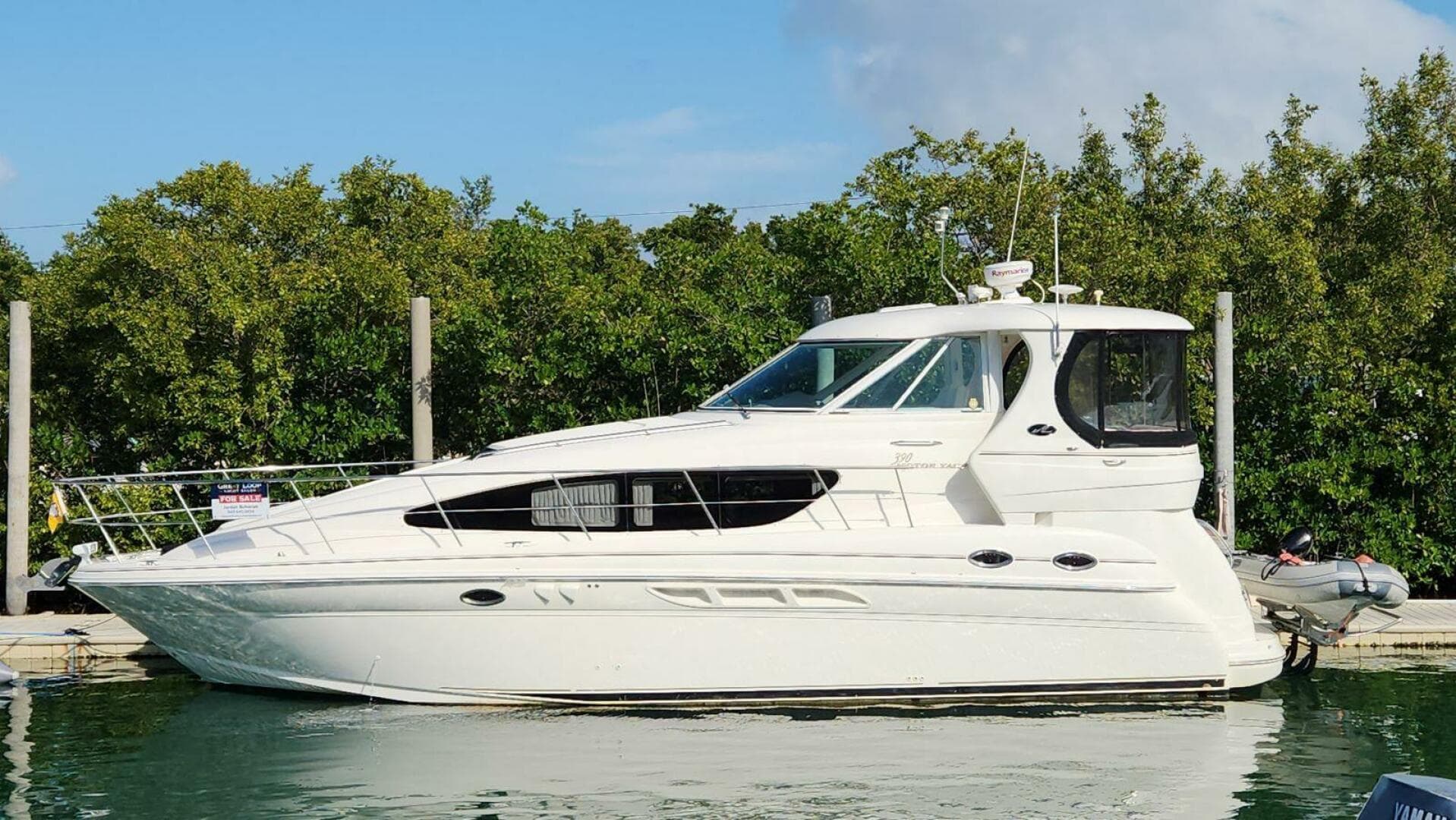 2004 Sea Ray 390 — photo 2