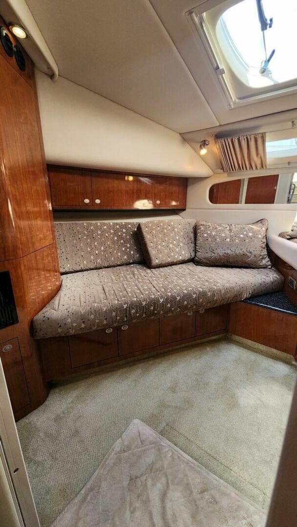 2004 Sea Ray 390 — photo 44