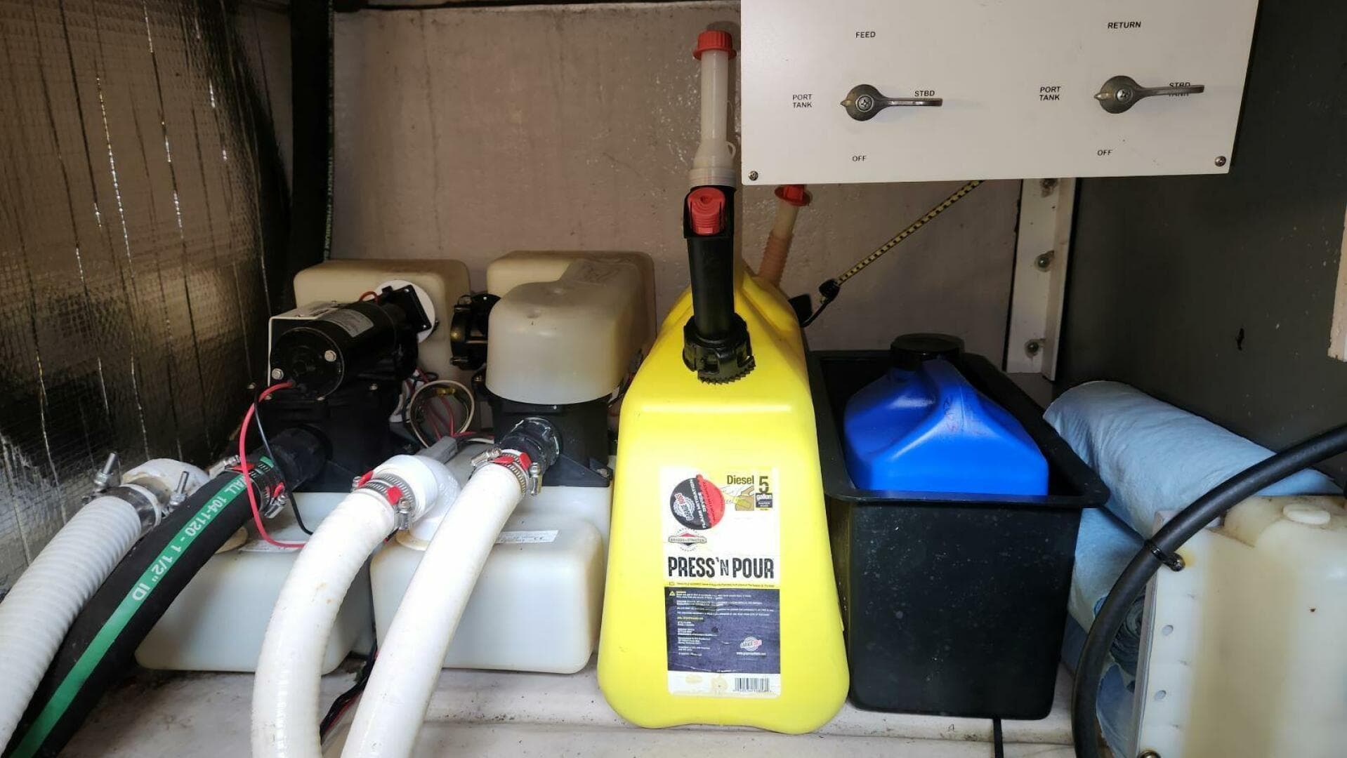 2004 Sea Ray 390 — photo 68