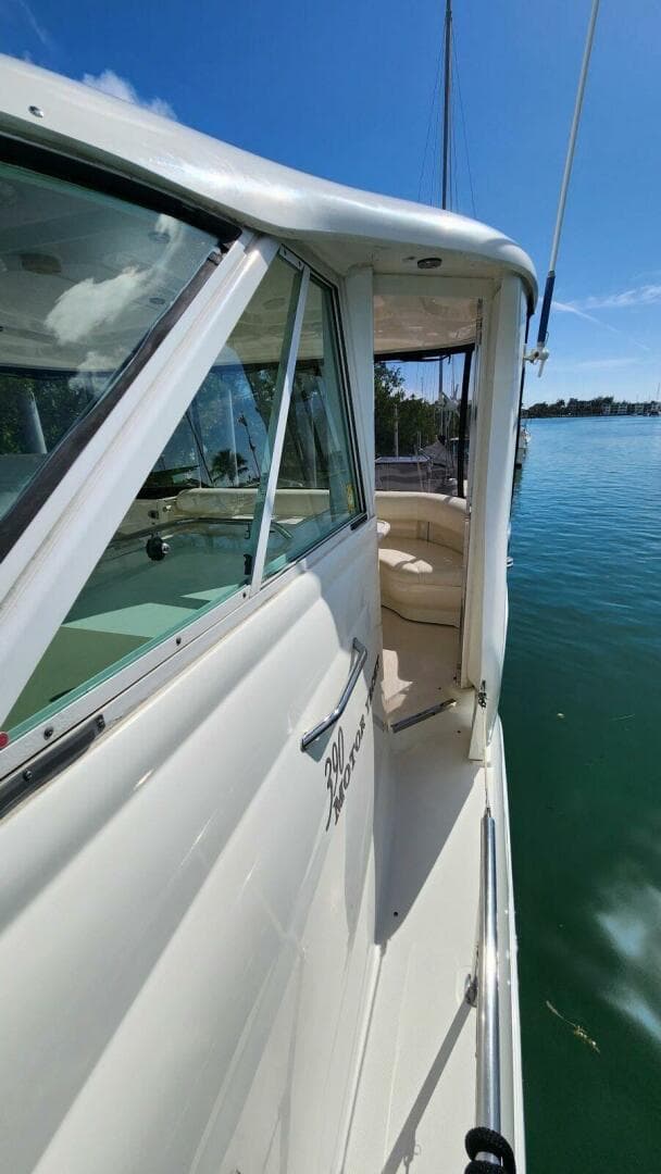 2004 Sea Ray 390 — photo 20