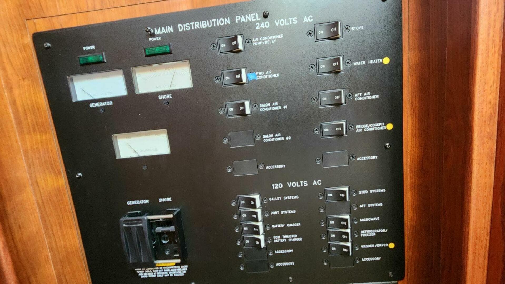 2004 Sea Ray 390 — photo 35