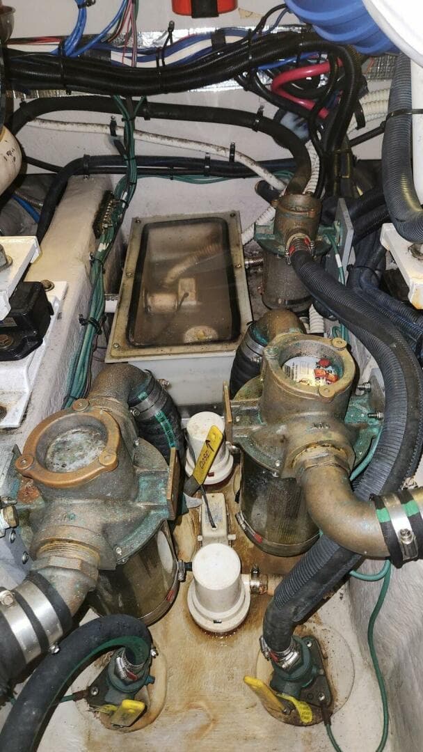 2004 Sea Ray 390 — photo 66