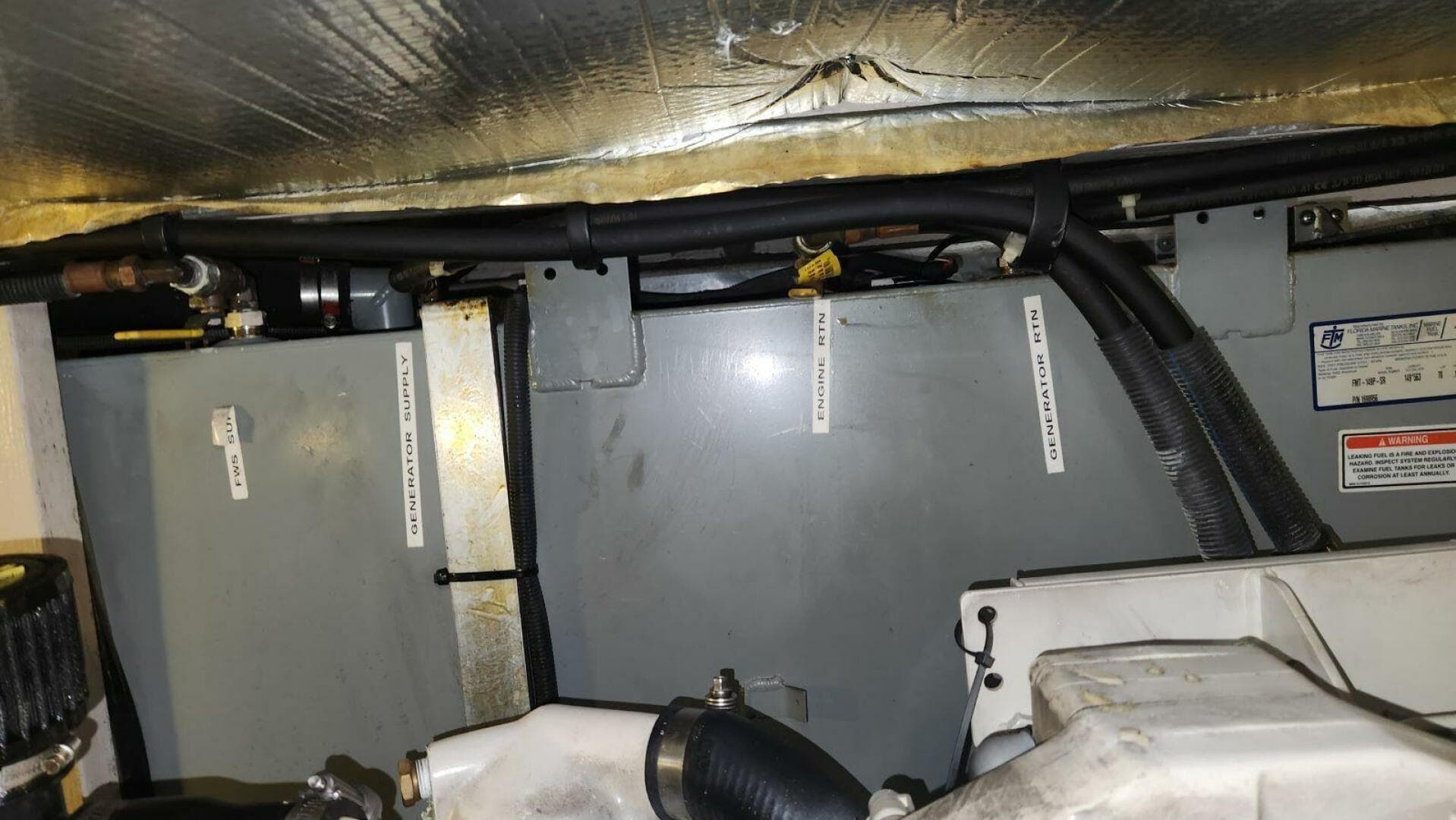 2004 Sea Ray 390 — photo 65