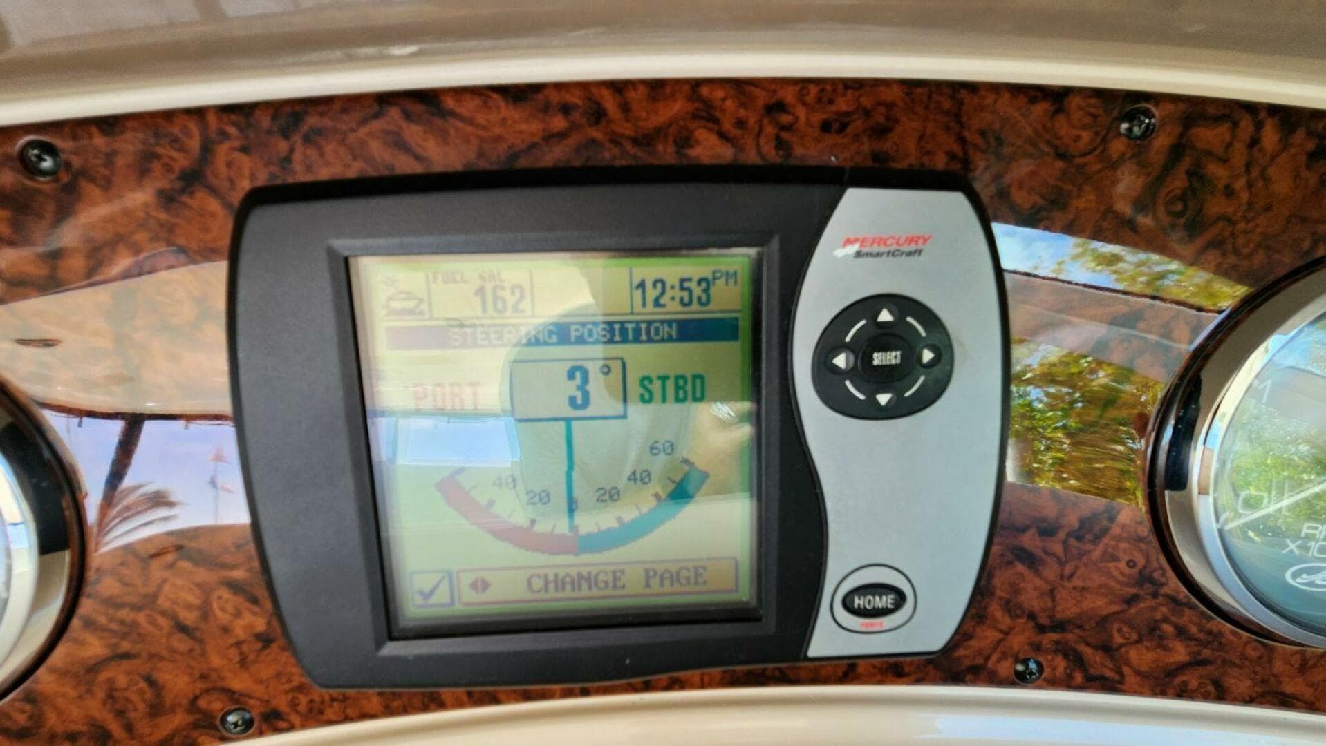 2004 Sea Ray 390 — photo 25