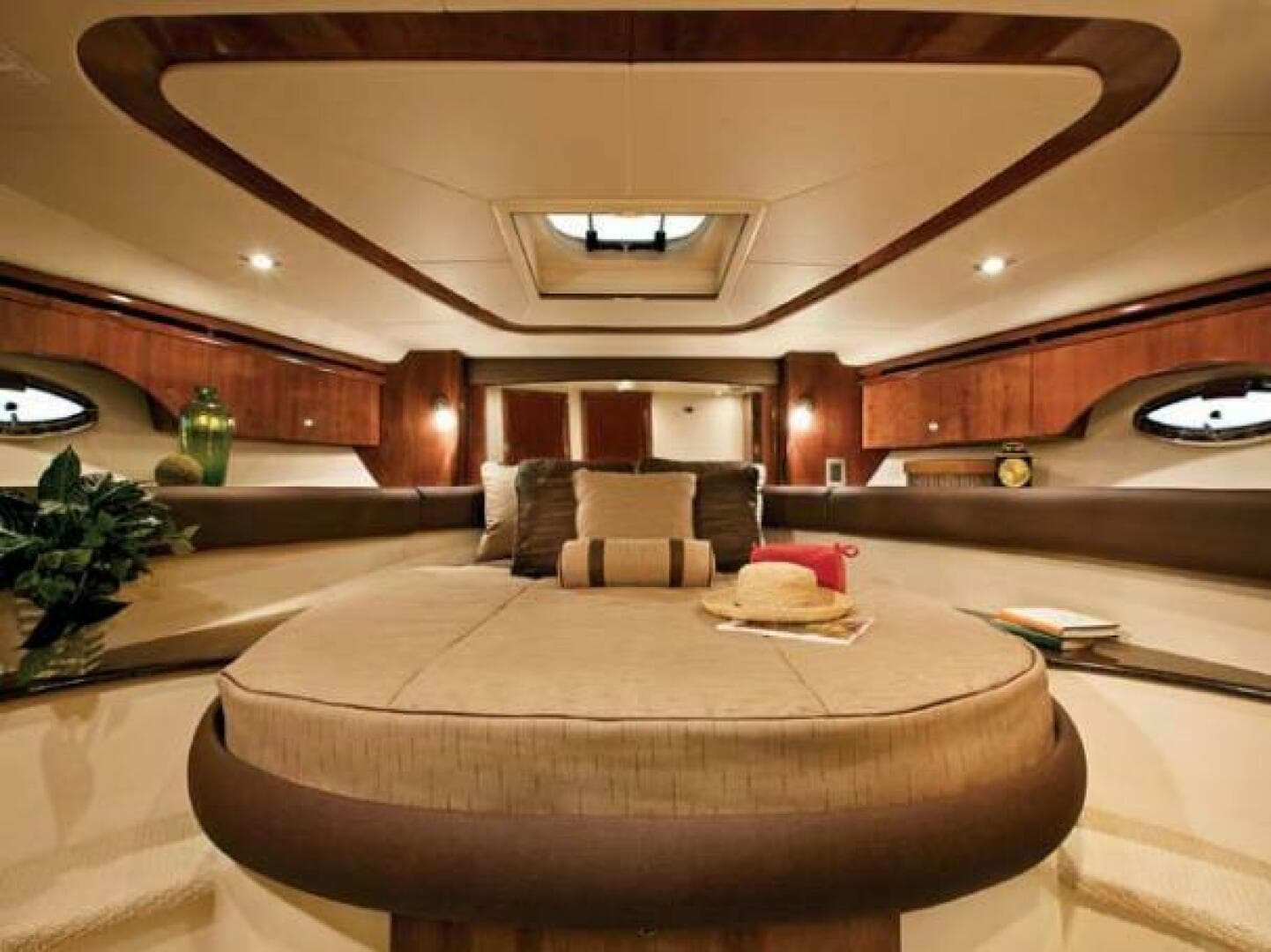 2009 Meridian 441 Sedan — photo 7