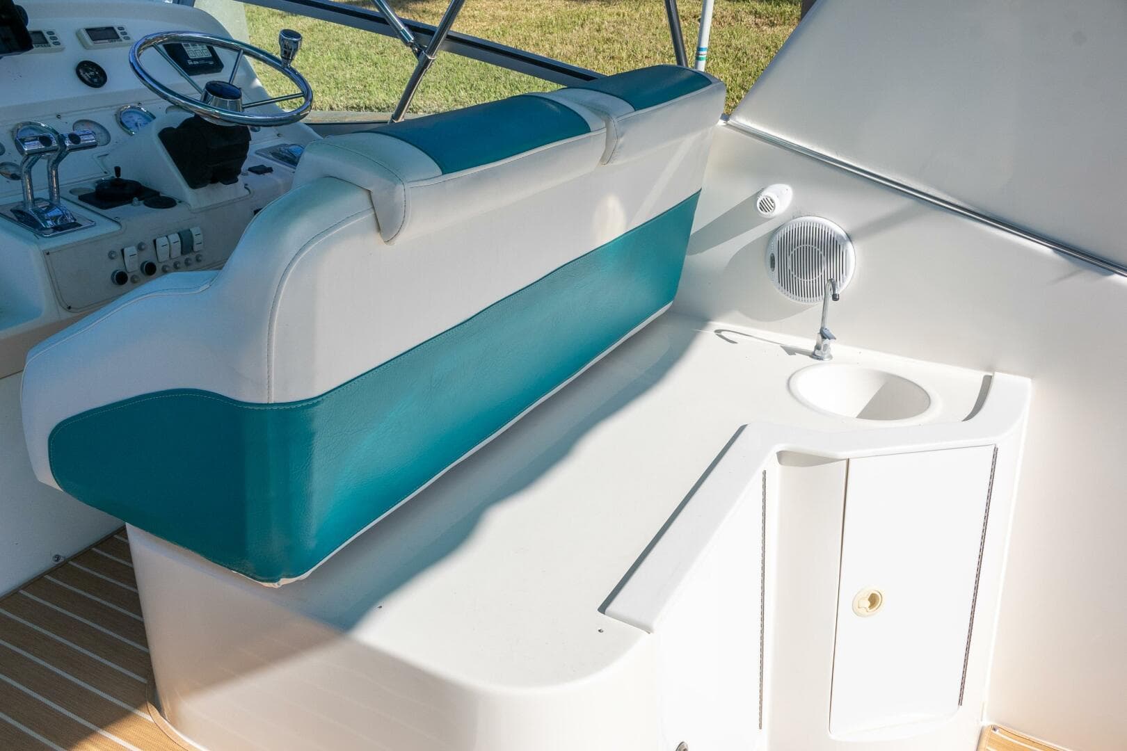 1995 Cruisers 3570 Esprit — photo 16