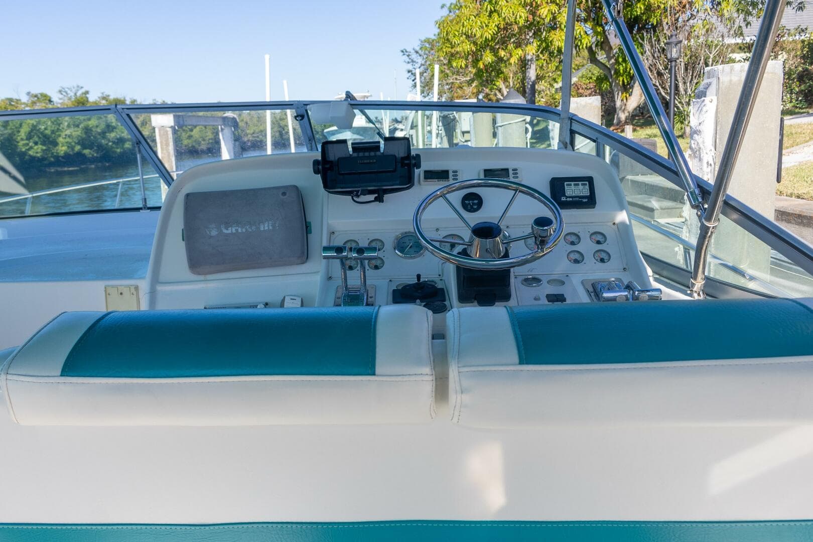 1995 Cruisers 3570 Esprit — photo 11