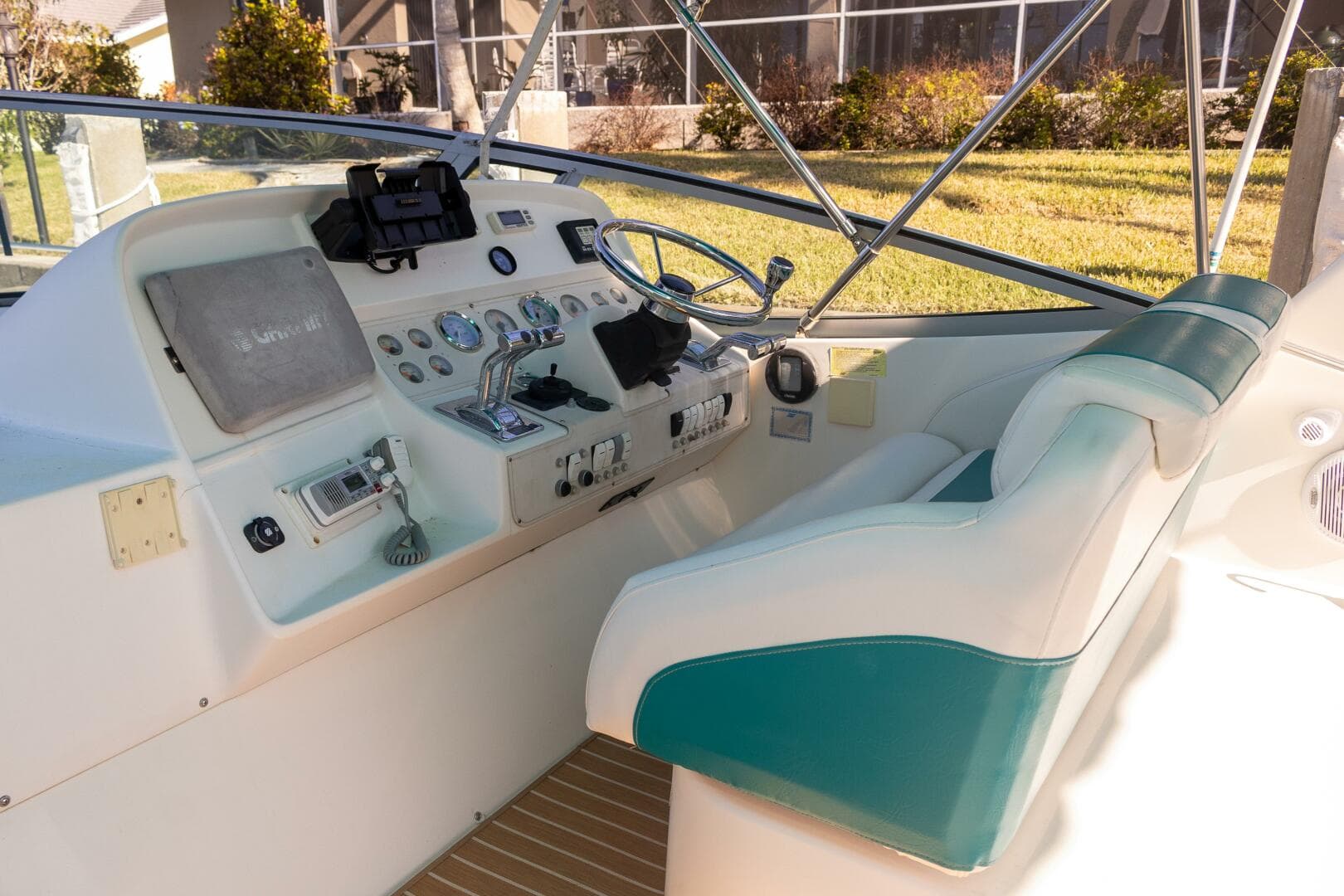 1995 Cruisers 3570 Esprit — photo 7