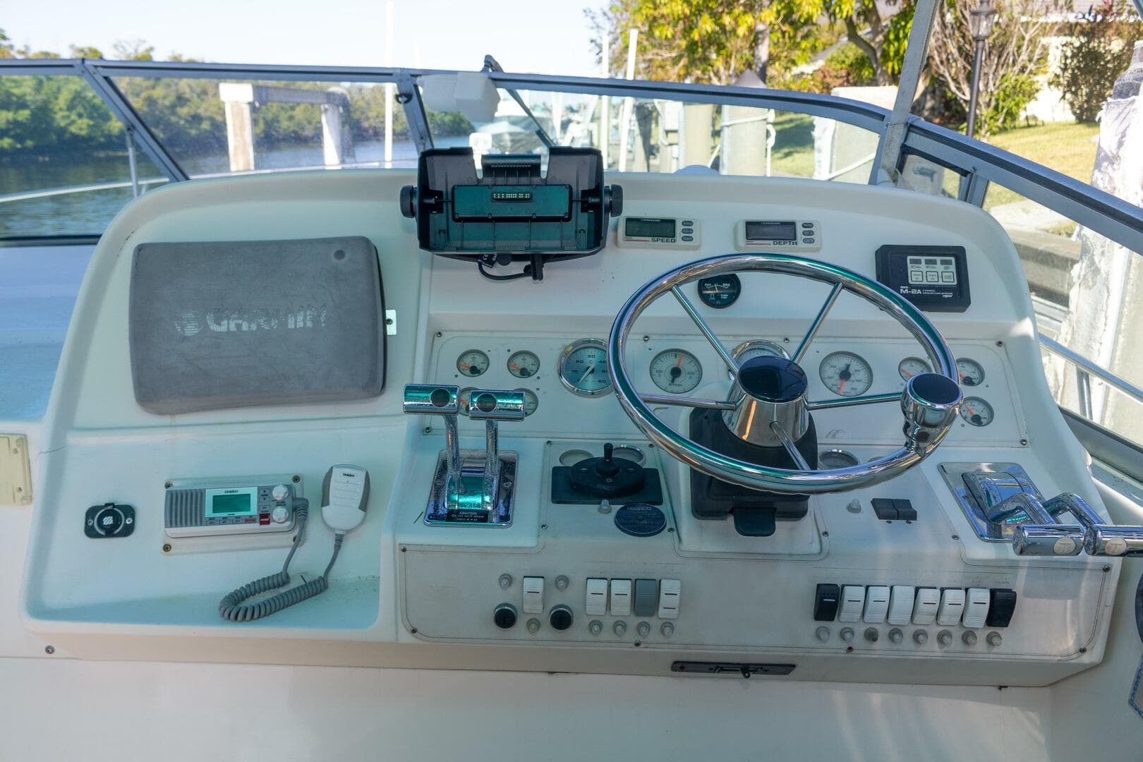 1995 Cruisers 3570 Esprit — photo 10