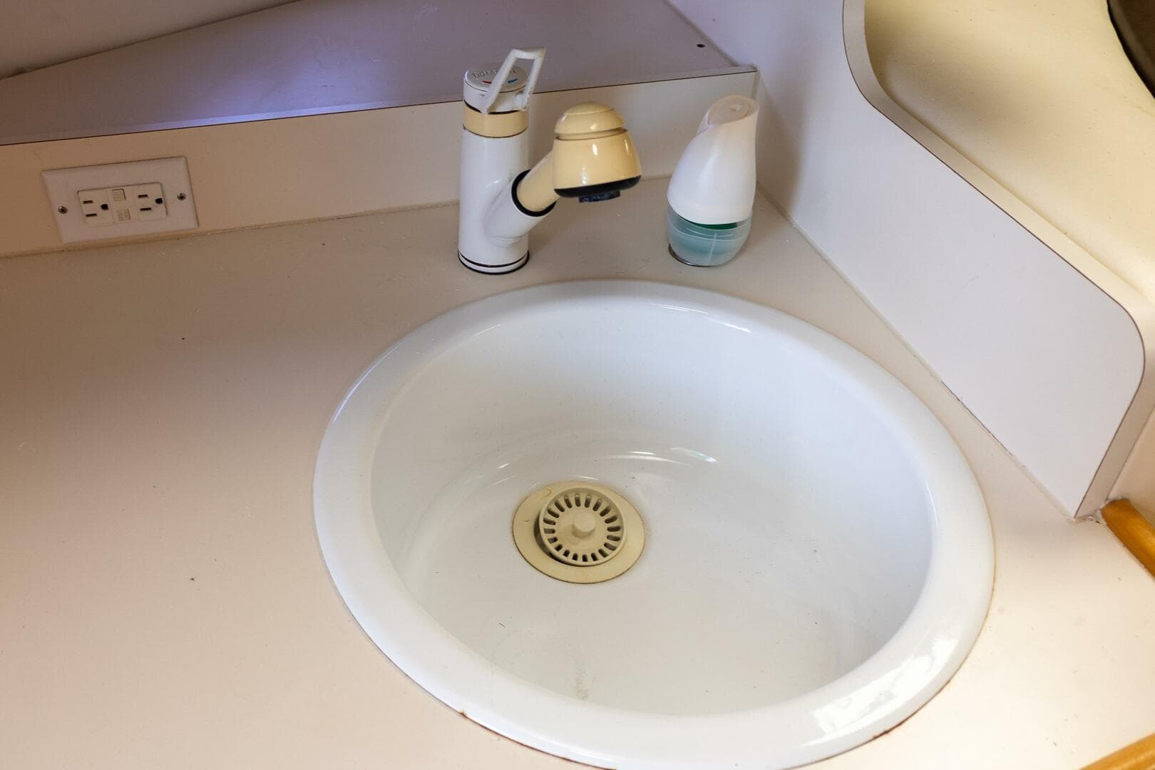 1995 Cruisers 3570 Esprit — photo 29