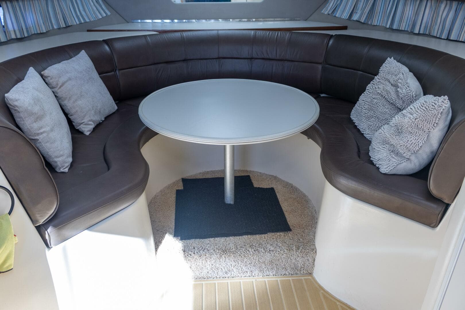 1995 Cruisers 3570 Esprit — photo 24