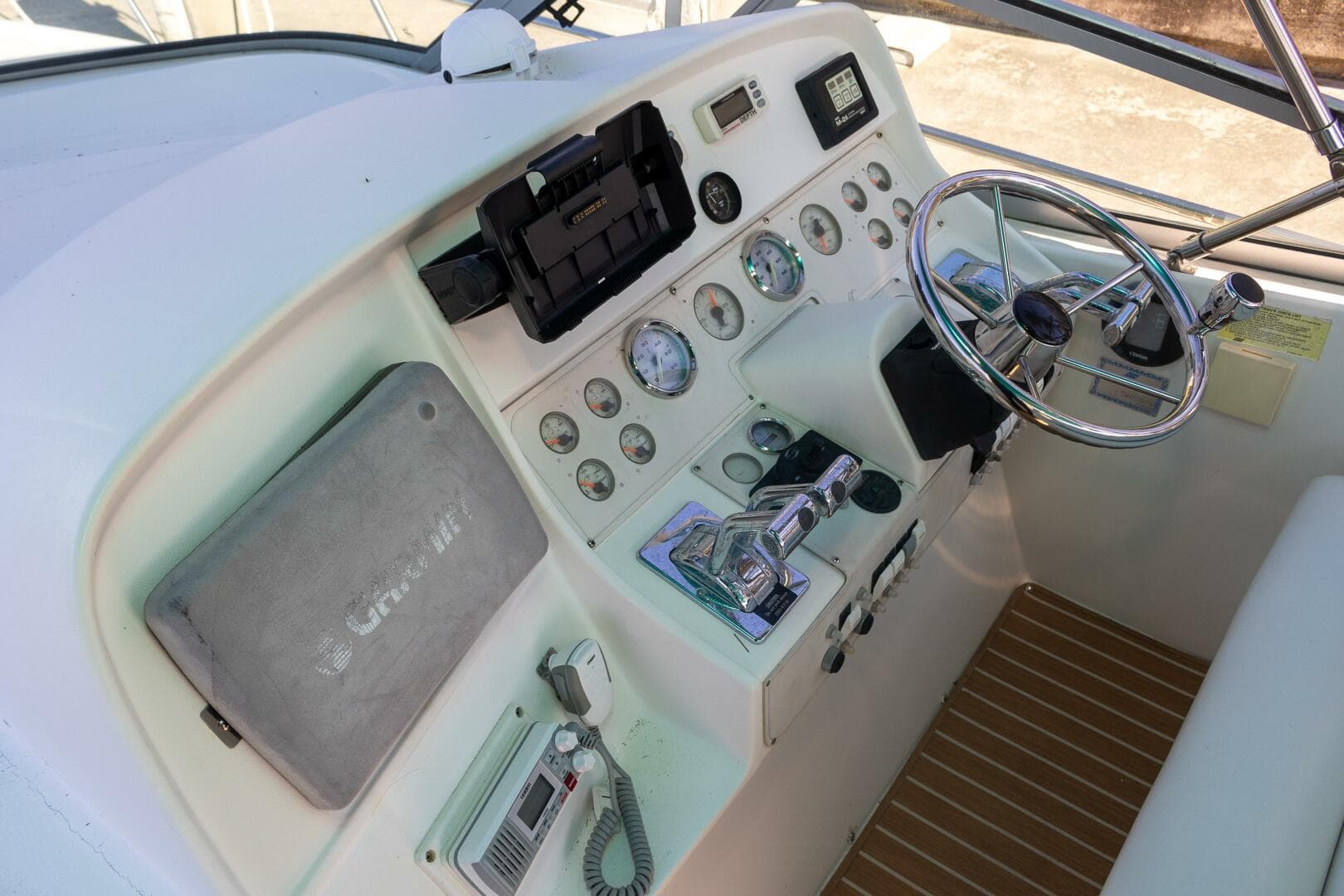 1995 Cruisers 3570 Esprit — photo 12