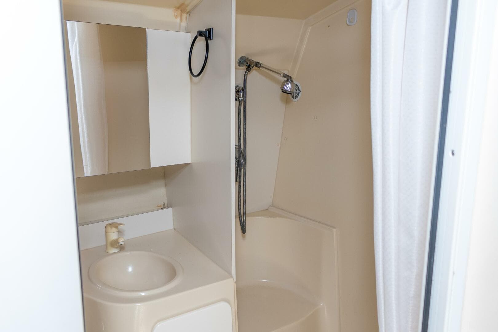 1995 Cruisers 3570 Esprit — photo 33