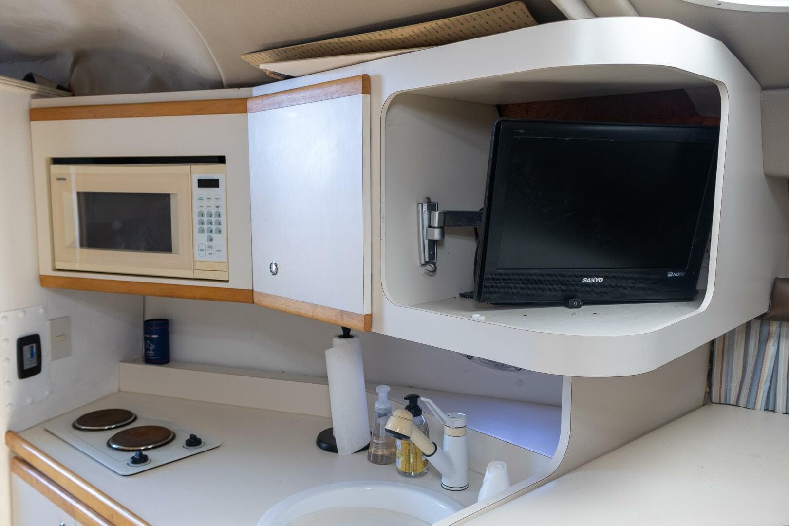 1995 Cruisers 3570 Esprit — photo 26