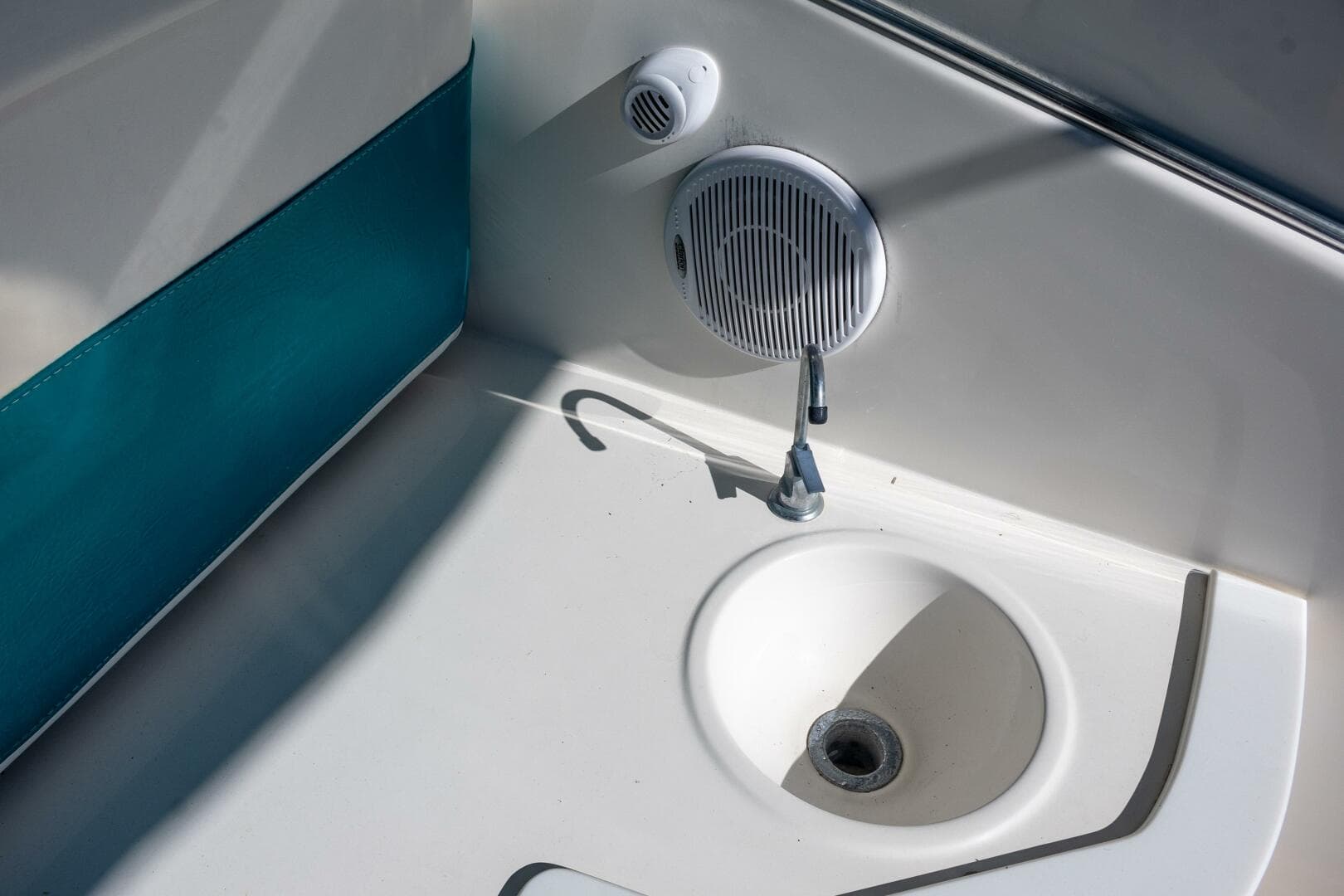 1995 Cruisers 3570 Esprit — photo 17